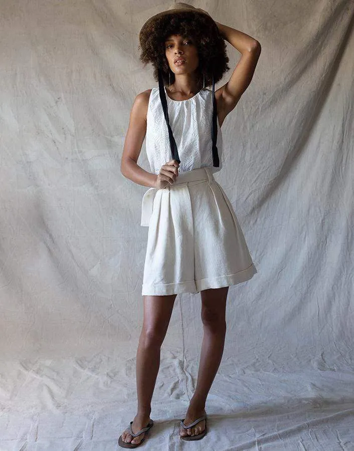 Hi-Rise Linen Pleated Shorts