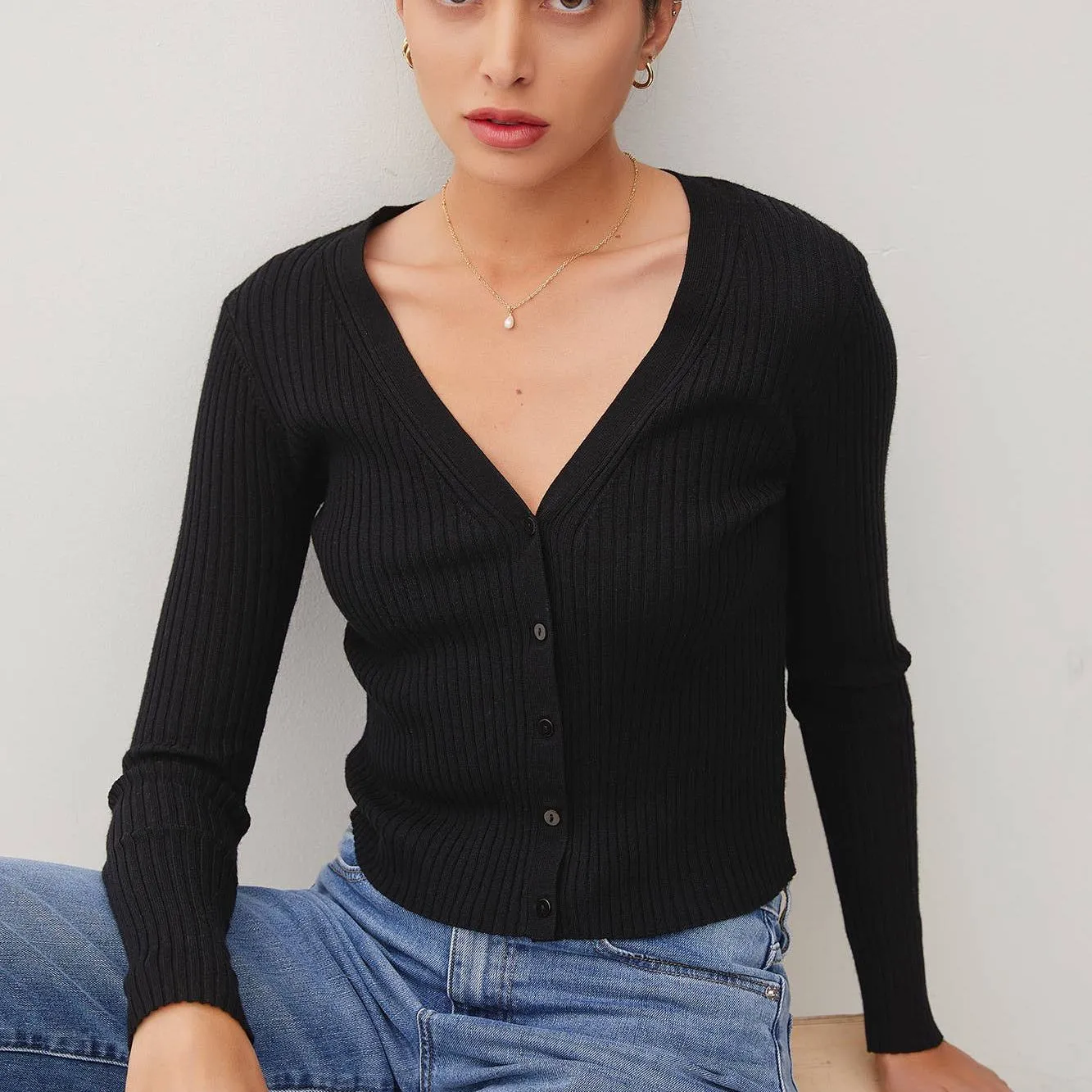 Ribbed V-Neck Slim Cardigan