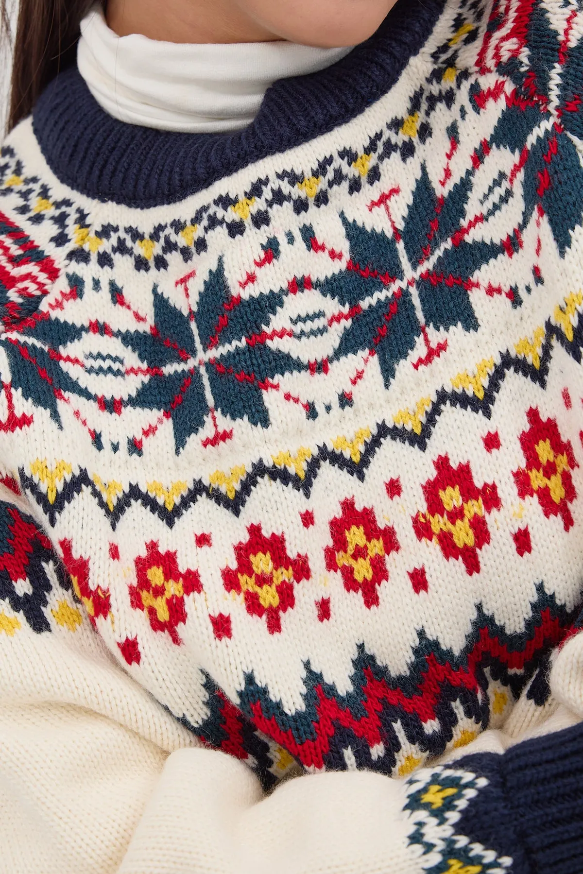 Round Neck Long Sleeve Patterned Knit Sweater